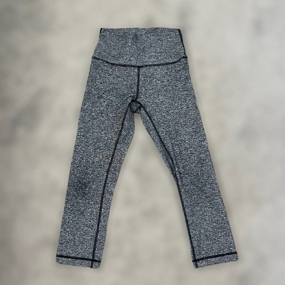 Lululemon workout capri pants in asphalt